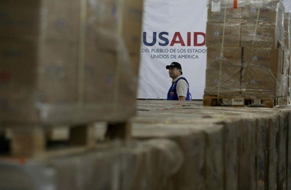 Hàng viện trợ cho Venezuela bị dồn ứ tại khu vực biên giới với Colombia. Ảnh: AP.